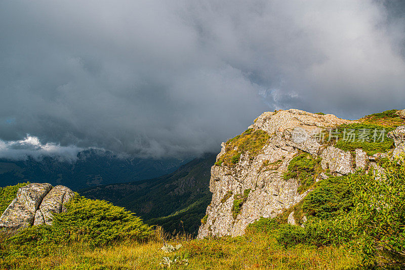 Babin zub - Stara planina，塞尔维亚。Babin zub是塞尔维亚东南部Stara Planina山脉的一座山峰。